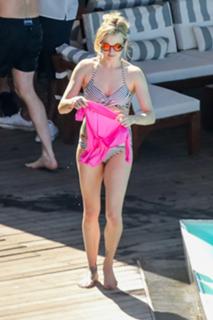 Fearne Cotton feet photo thumbnail