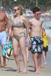 Fearne Cotton feet photo thumbnail