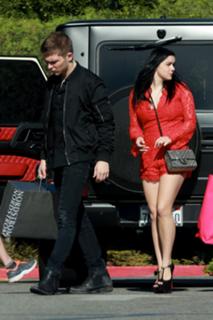 Ariel Winter feet photo thumbnail