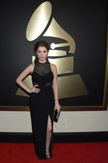 Anna Kendrick feet photo thumbnail