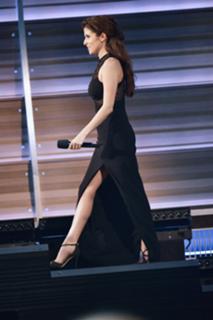 Anna Kendrick feet photo thumbnail