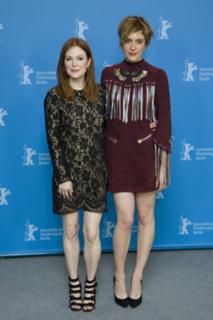 Julianne Moore feet photo thumbnail