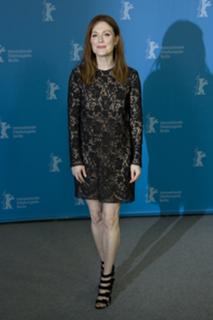 Julianne Moore feet photo thumbnail