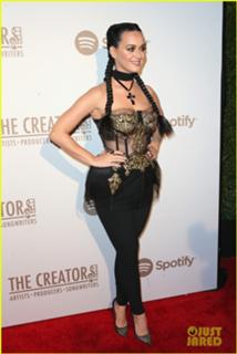 Katy Perry feet photo thumbnail