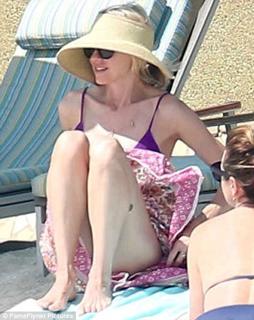 Naomi Watts feet photo thumbnail