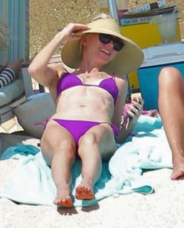 Naomi Watts feet photo thumbnail