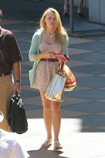 Emily Osment feet photo thumbnail