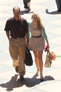 Emily Osment feet photo thumbnail