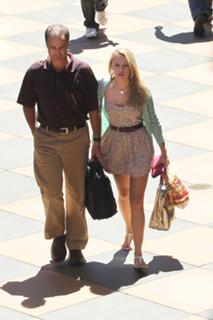 Emily Osment feet photo thumbnail