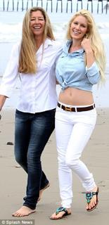 Heidi Montag feet photo thumbnail