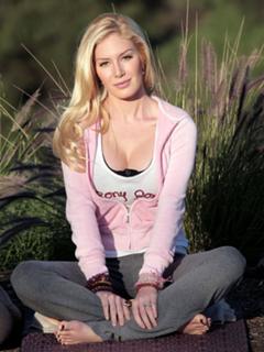 Heidi Montag feet photo thumbnail