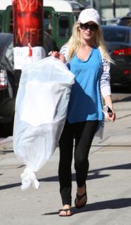 Heidi Montag feet photo thumbnail