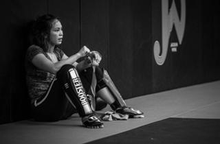 Michelle Waterson feet photo thumbnail
