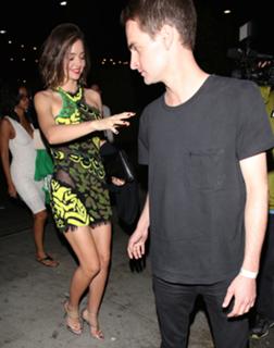 Miranda Kerr feet photo thumbnail