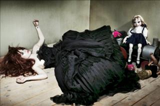 Avril Lavigne feet photo thumbnail