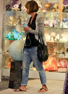 Halle Berry feet photo thumbnail
