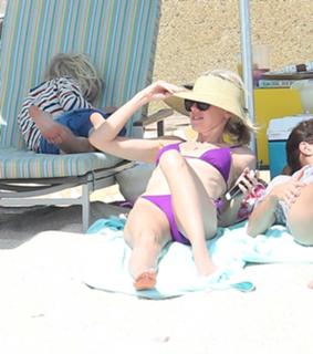 Naomi Watts feet photo thumbnail