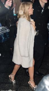 Kylie Minogue feet photo thumbnail