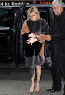 Kate Hudson feet photo thumbnail