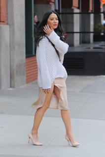 Olivia Munn feet photo thumbnail