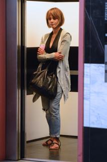 Halle Berry feet photo thumbnail