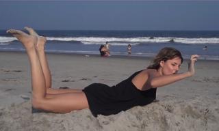 Grace Helbig feet photo thumbnail