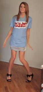 Grace Helbig feet photo thumbnail