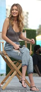 Gigi Hadid feet photo thumbnail