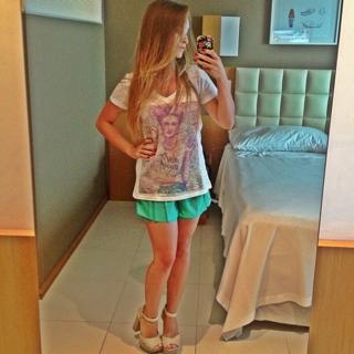 Carla Diaz feet photo thumbnail