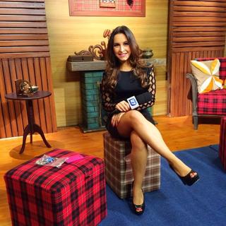 Carla Diaz feet photo thumbnail