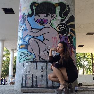 Carla Diaz feet photo thumbnail