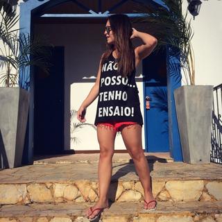 Carla Diaz feet photo thumbnail