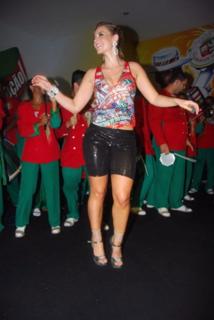 Paolla Oliveira feet photo thumbnail