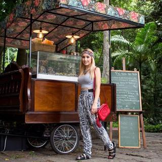 Carla Diaz feet photo thumbnail