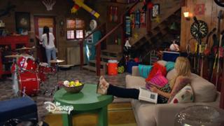 Olivia Holt feet photo thumbnail