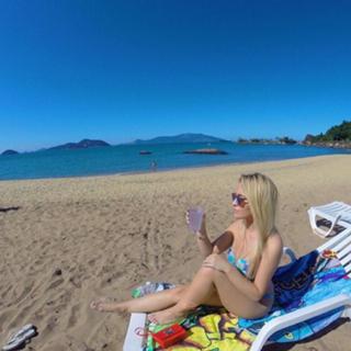 Carla Diaz feet photo thumbnail