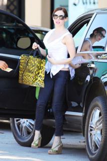 Rose McGowan feet photo thumbnail