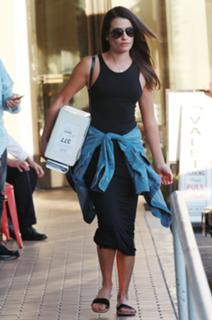 Lea Michele feet photo thumbnail