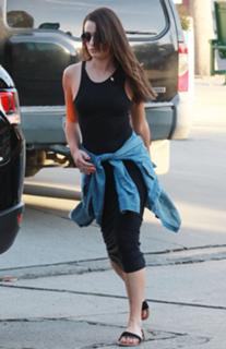 Lea Michele feet photo thumbnail