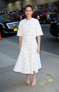 Amanda Peet feet photo thumbnail