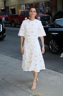 Amanda Peet feet photo thumbnail
