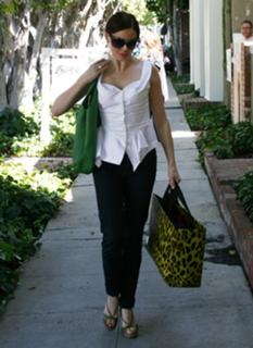 Rose McGowan feet photo thumbnail