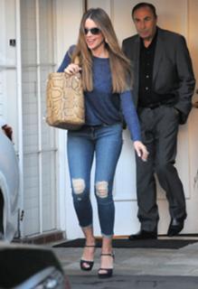 Sofía Vergara feet photo thumbnail