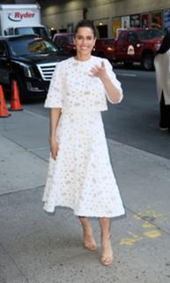 Amanda Peet feet photo thumbnail