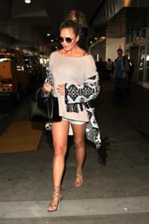 Chrissy Teigen feet photo thumbnail