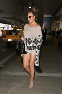 Chrissy Teigen feet photo thumbnail