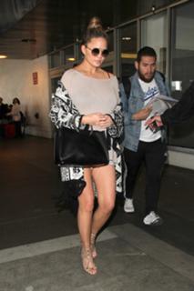 Chrissy Teigen feet photo thumbnail