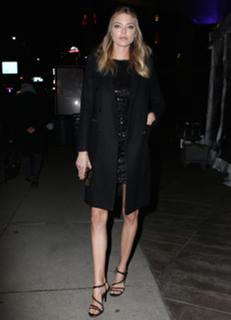 Martha Hunt feet photo thumbnail