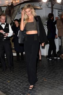 Kelly Rohrbach feet photo thumbnail