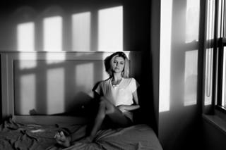 Kelly Rohrbach feet photo thumbnail